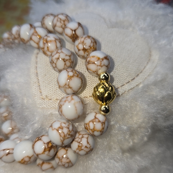 10mm Gold And White Howlite Bracet - Picture 3 of 12